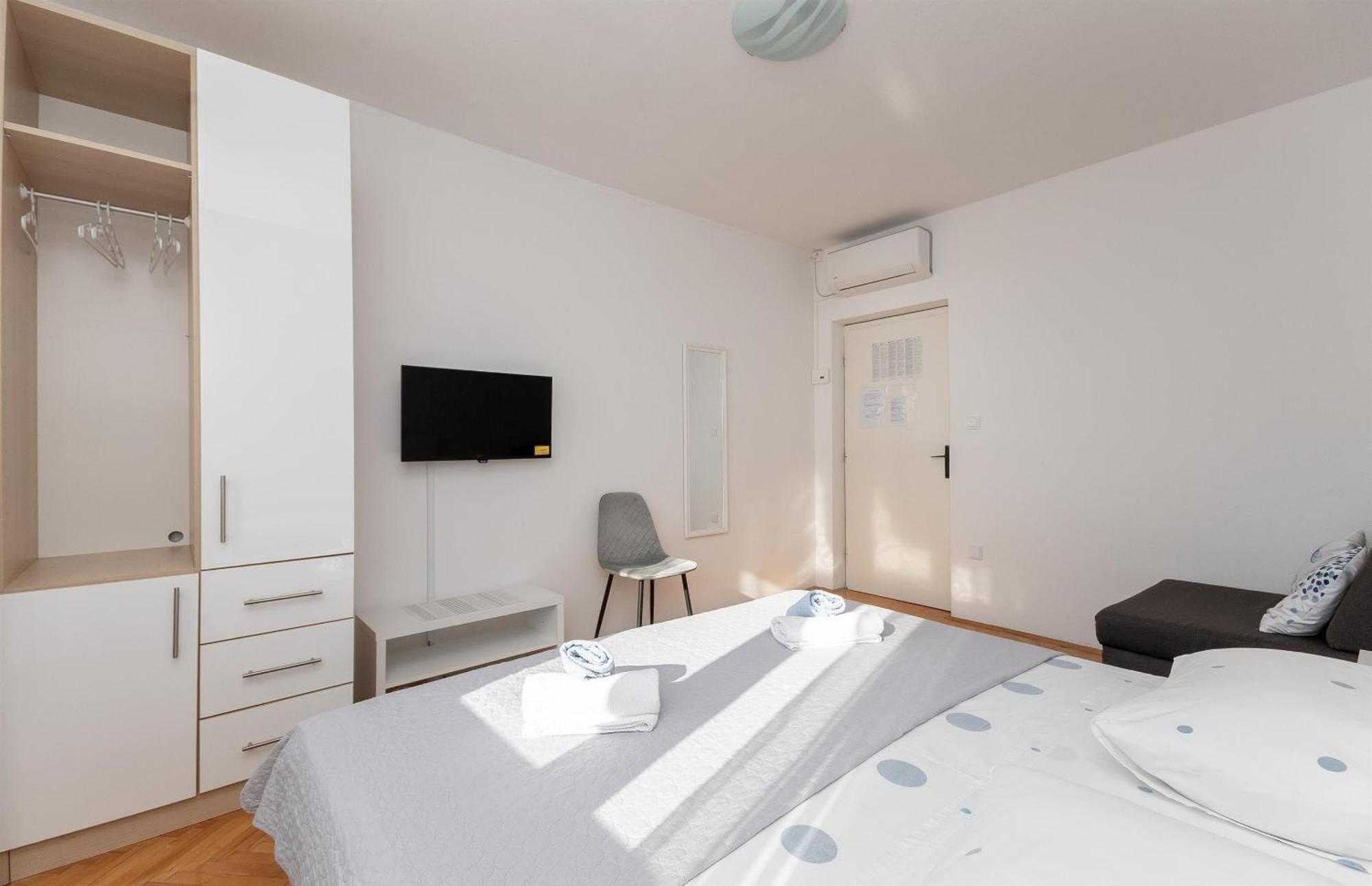 Apartments Ivan - With Parking โอมิช ภายนอก รูปภาพ
